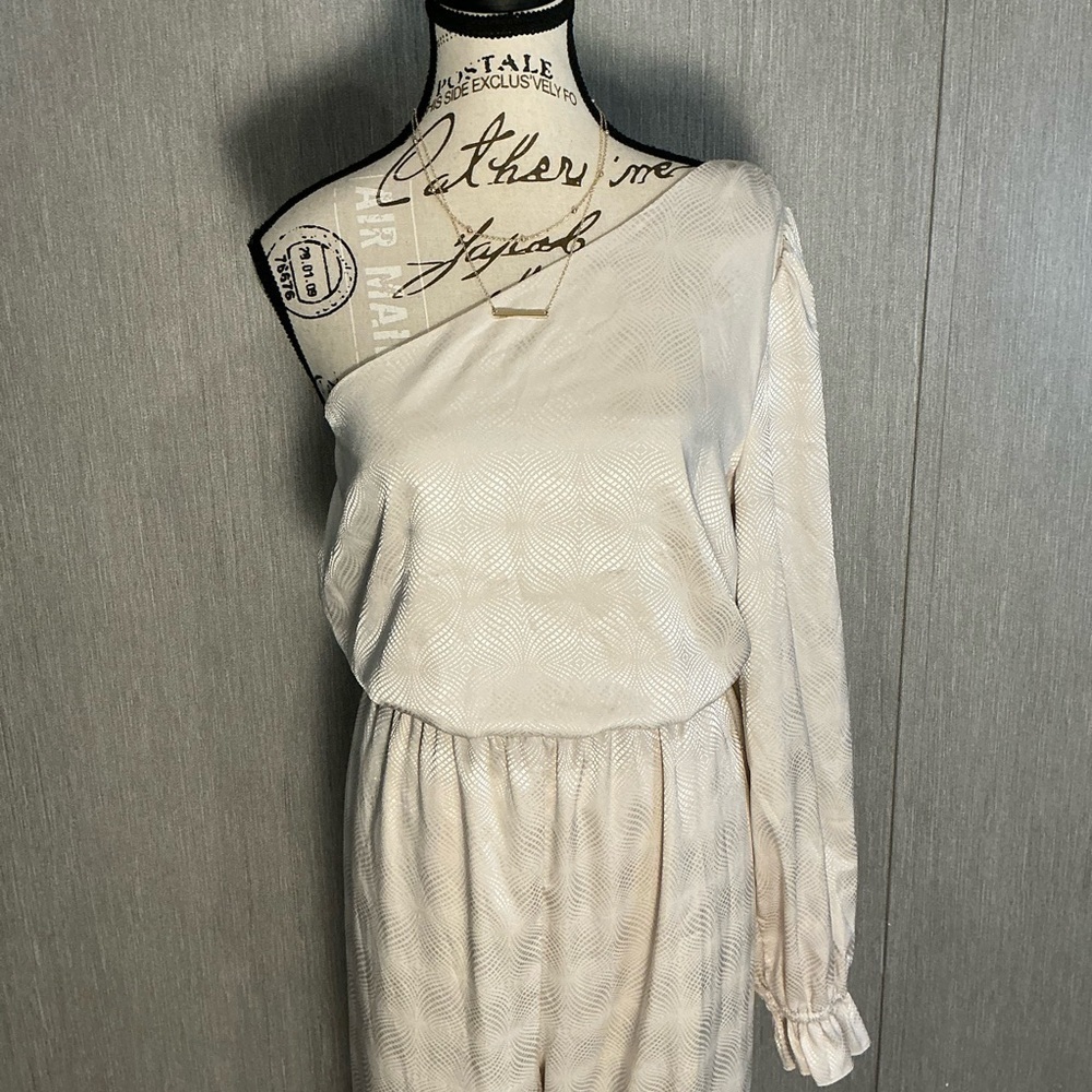 Love Whit Chic One-Shoulder White Jumpsuit Size 12 - Picture 5 of 12